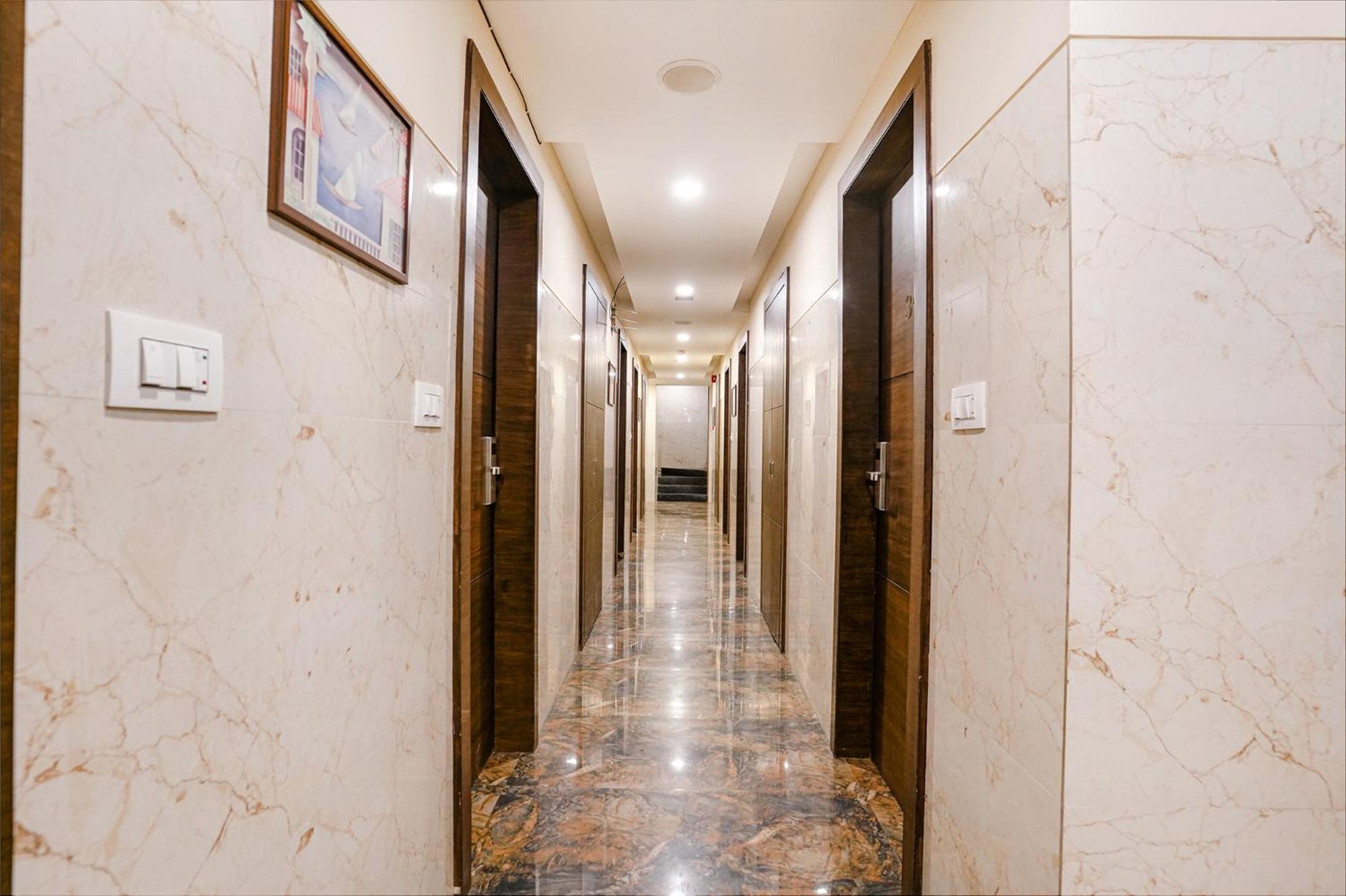Fabhotel Vertigo Suites - Nr Bkc มุมไบ ภายนอก รูปภาพ